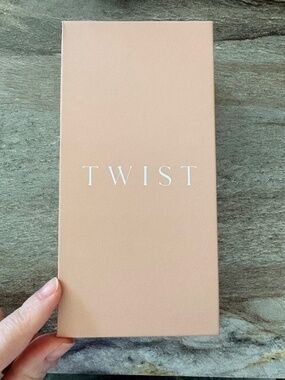Black No. 24 eu de Perfume by Twist Tom Ford ombré Leather patchouli scent